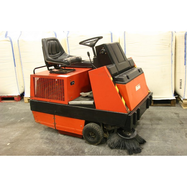 Veeg- zuigmachine zitmodel diesel Veeg- zuigmachine zitmodel diesel